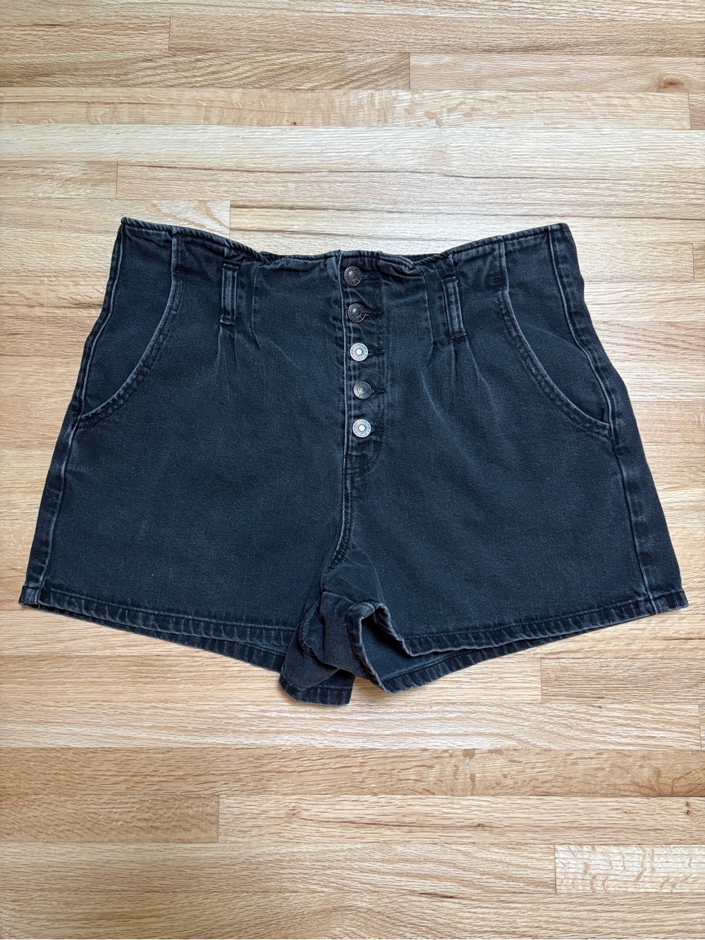 American Eagle Outfitters button-fly shorts w/ a high-rise waist, side pockets